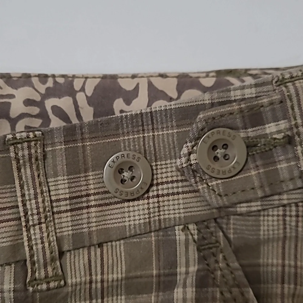 Express Olive Green & Tan Plaid Shorts size 6